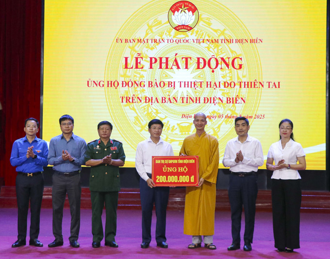 Ban trị sự Giáo hội Phật giáo Việt Nam tỉnh Điện Biên trao tượng trưng số tiền ủng hộ đồng bào thiệt hại do thiên tai. Ban trị sự Giáo hội Phật giáo Việt Nam tỉnh Điện Biên trao tượng trưng số tiền ủng hộ đồng bào thiệt hại do thiên tai.