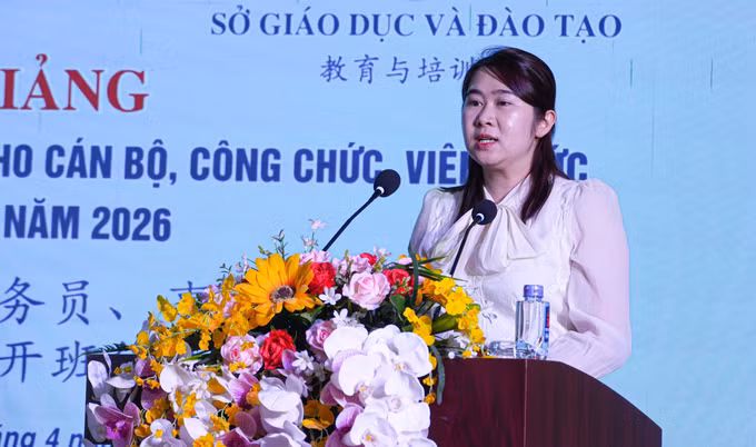 Học viên Trần Thị Mỹ Linh đến từ Trung tâm Kỹ thuật nông nghiệp và môi trường (Sở Nông nghiệp và Môi trường tỉnh Điện Biên) phát biểu tại khóa bồi dưỡng.