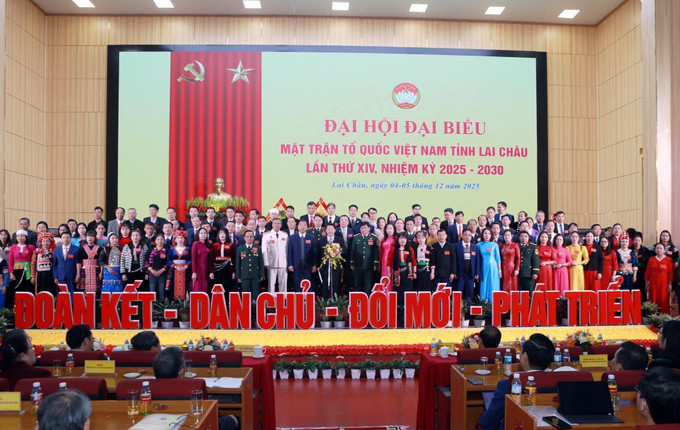 Ban Chấp hành Ủy ban MTTQ Việt Nam tỉnh Lai Châu khóa XIV, nhiệm kỳ 2025-2030, ra mắt Đại hội.