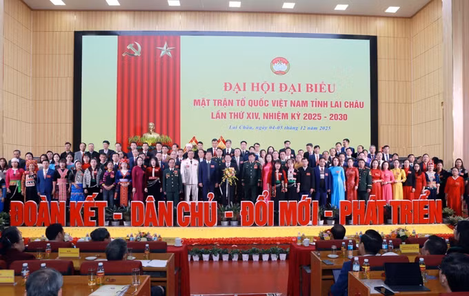 Ban Chấp hành Ủy ban MTTQ Việt Nam tỉnh Lai Châu khóa XIV, nhiệm kỳ 2025-2030, ra mắt Đại hội.