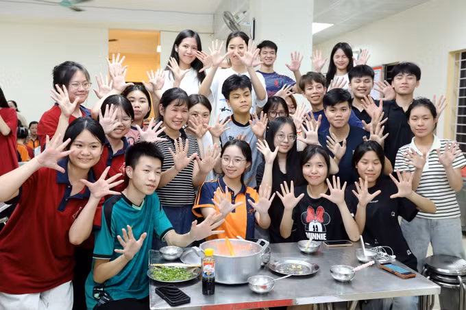 Học sinh Trường THPT Dân tộc Nội trú tỉnh Lạng Sơn thể hiện quyết tâm trước kỳ thi tốt nghiệp THPT năm 2026.