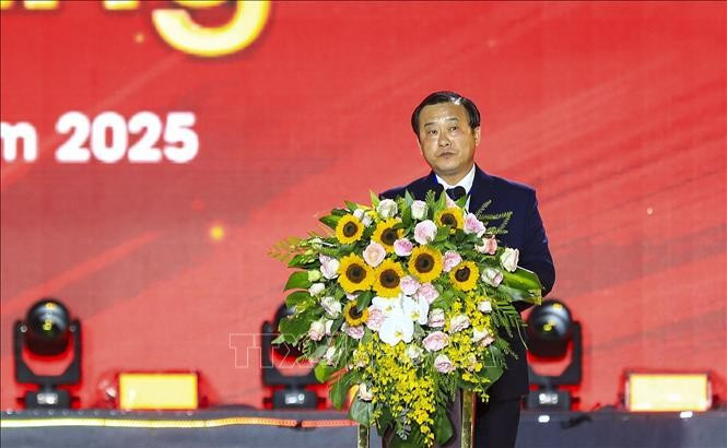 Phó Chủ tịch UBND tỉnh Điện Biên Vừ A Bằng phát biểu khai mạc chương trình. Phó Chủ tịch UBND tỉnh Điện Biên Vừ A Bằng phát biểu khai mạc chương trình.