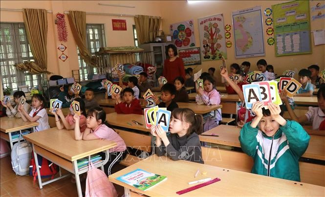 Học sinh vùng cao Mù Cang Chải (Yên Bái) hạnh phúc khi được học môn Tiếng Anh trực tuyến với người nước ngoài. Ảnh: Đinh Thùy/TTXVN Học sinh vùng cao Mù Cang Chải (Yên Bái) hạnh phúc khi được học môn Tiếng Anh trực tuyến với người nước ngoài. Ảnh: Đinh Thùy/TTXVN