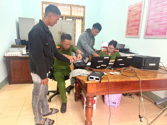 Thực hiện định danh điện tử cho người dân. Ảnh minh họa: baogialai.com.vn dich-vu-cong-gia-lai-24072025-01.jpg