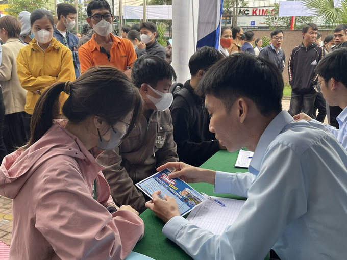 Các Công ty tư vấn việc làm cho người lao động. Ảnh: TTXVN phát Các Công ty tư vấn việc làm cho người lao động. Ảnh: TTXVN phát