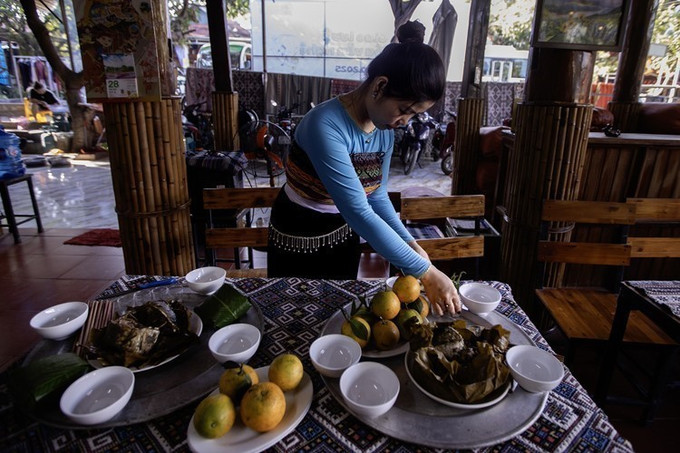 Chuẩn bị mâm cúng.