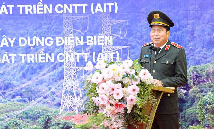 Thiếu tướng Vũ Văn Đấu, Giám đốc Công an tỉnh Điện Biên, phát biểu tại lễ khởi công.
