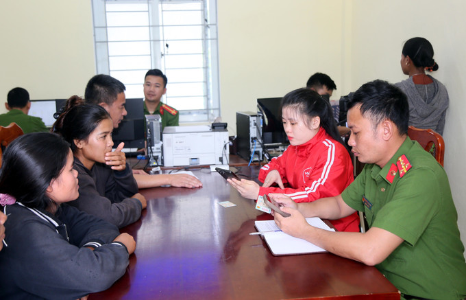 Hỗ trợ người dân xã Thượng Trạch (Quảng Trị) cài đặt định danh mức 2. Hỗ trợ người dân xã Thượng Trạch (Quảng Trị) cài đặt định danh mức 2.