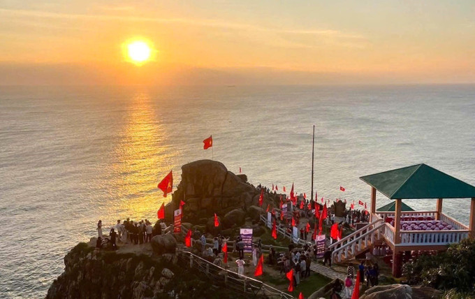Danh thắng quốc gia Mũi Đại Lãnh (Mũi Điện) được xem là nơi đón ánh bình minh đầu tiên trên dải đất liền Việt Nam. Ảnh: Tường Quân/TTXVN