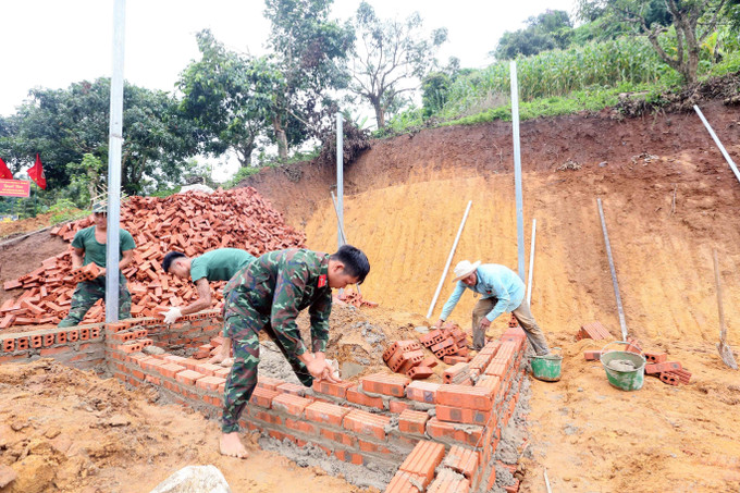 Các lực lượng tích cực tham gia xây dựng nhà ở cho nhân dân bị ảnh hưởng, thiệt hại do lũ quét, sạt lở đất trên địa bàn xã Huổi Một. Các lực lượng tích cực tham gia xây dựng nhà ở cho nhân dân bị ảnh hưởng, thiệt hại do lũ quét, sạt lở đất trên địa bàn xã Huổi Một.