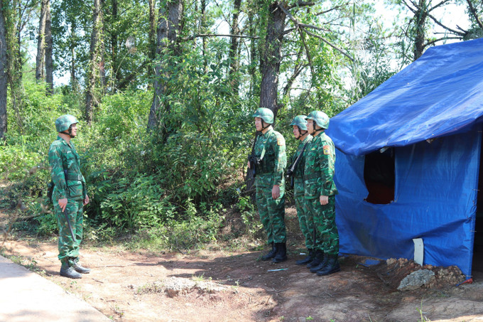 Đồn Biên phòng cửa khẩu Chi Ma, Lạng Sơn, triển khai quân số tại lán chốt cố định dọc tuyến biên giới.