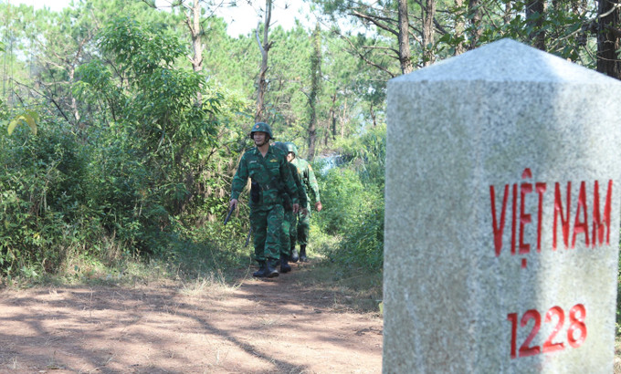Bộ đội Biên phòng cửa khẩu Chi Ma tuần tra kiểm soát biên giới để ngăn chặn hoạt động xuất nhập cảnh trái phép.