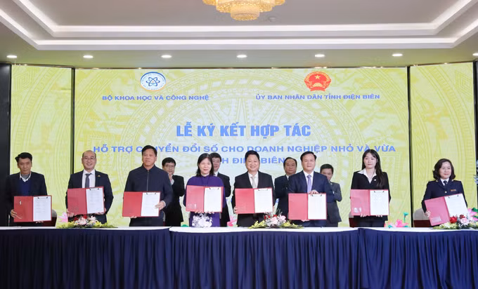 Lễ ký kết hợp tác đào tạo năng lực số cho doanh nghiệp nhỏ và vừa.