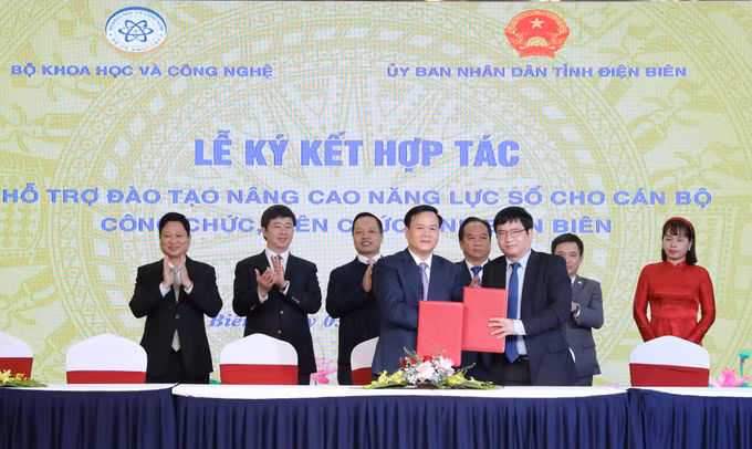 Lễ ký kết hợp tác đào tạo nâng cao năng lực số cho cán bộ công chức, viên chức tỉnh Điện Biên.
