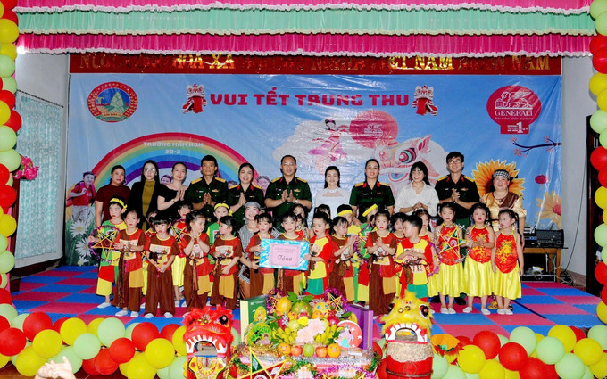 Hơn 20.000 phần quà được các Đoàn Kinh tế Quốc phòng trực thuộc Binh đoàn 15 trao cho các cháu thiếu nhi tại 19 xã tại tỉnh Gia Lai nhân dịp Trung thu 2025. Hơn 20.000 phần quà được các Đoàn Kinh tế Quốc phòng trực thuộc Binh đoàn 15 trao cho các cháu thiếu nhi tại 19 xã tại tỉnh Gia Lai nhân dịp Trung thu 2025.
