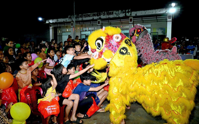 Nhiều hoạt động ý nghĩa được các Đoàn Kinh tế Quốc phòng trực thuộc Binh đoàn 15 tổ chức cho các cháu thiếu nhi tại 19 xã tại tỉnh Gia Lai. Nhiều hoạt động ý nghĩa được các Đoàn Kinh tế Quốc phòng trực thuộc Binh đoàn 15 tổ chức cho các cháu thiếu nhi tại 19 xã tại tỉnh Gia Lai.