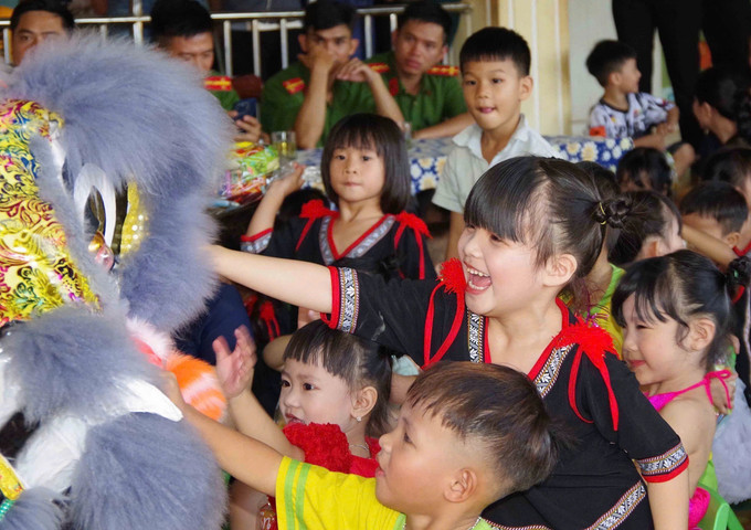 Nhiều hoạt động ý nghĩa được các Đoàn Kinh tế Quốc phòng trực thuộc Binh đoàn 15 tổ chức cho các cháu thiếu nhi tại 19 xã tại tỉnh Gia Lai. Nhiều hoạt động ý nghĩa được các Đoàn Kinh tế Quốc phòng trực thuộc Binh đoàn 15 tổ chức cho các cháu thiếu nhi tại 19 xã tại tỉnh Gia Lai.