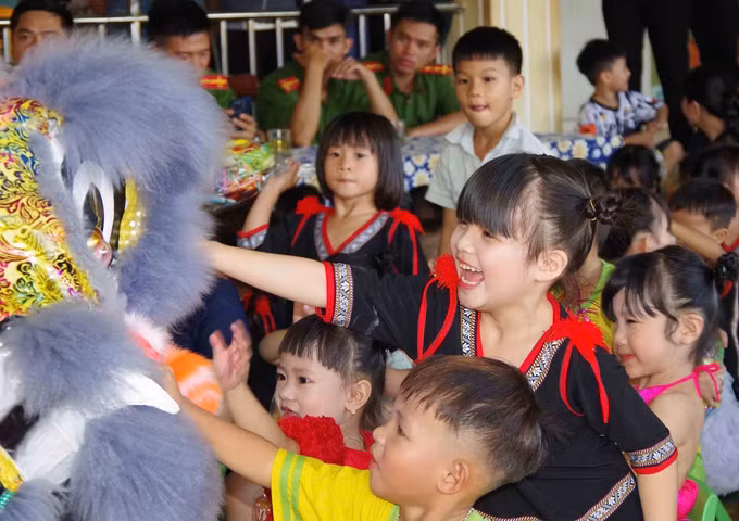 Nhiều hoạt động ý nghĩa được các Đoàn Kinh tế Quốc phòng trực thuộc Binh đoàn 15 tổ chức cho các cháu thiếu nhi tại 19 xã tại tỉnh Gia Lai.