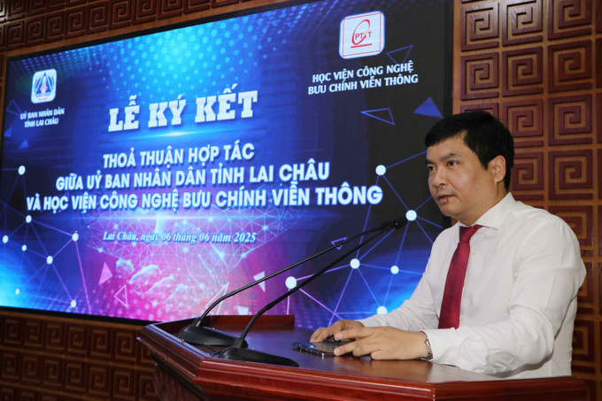PGS.TS Đặng Hoài Bắc, Giám đốc Học viện Công nghệ Bưu chính Viễn thông, phát biểu tại lễ ký kết. PGS.TS Đặng Hoài Bắc, Giám đốc Học viện Công nghệ Bưu chính Viễn thông, phát biểu tại lễ ký kết.