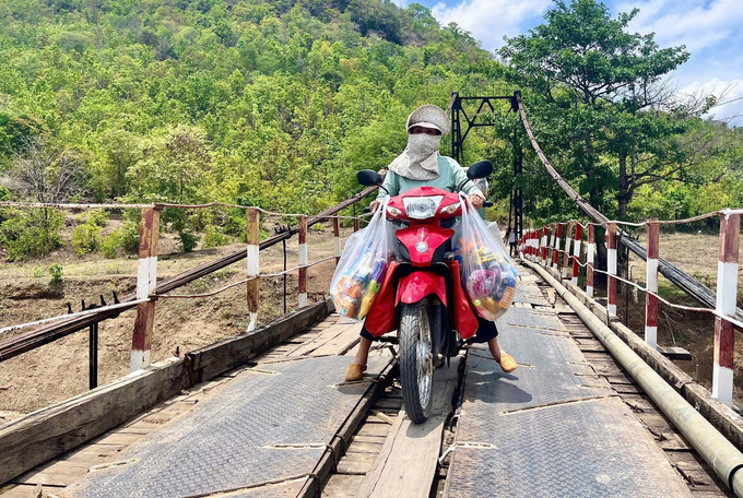 Tình trạng xuống cấp, hư hỏng của cầu treo Tung Ke bắc qua sông Ayun (xã Ayun, huyện Chư Sê, tỉnh Gia Lai). Ảnh: Hoài Nam/TTXVN Tình trạng xuống cấp, hư hỏng của cầu treo Tung Ke bắc qua sông Ayun (xã Ayun, huyện Chư Sê, tỉnh Gia Lai). Ảnh: Hoài Nam/TTXVN