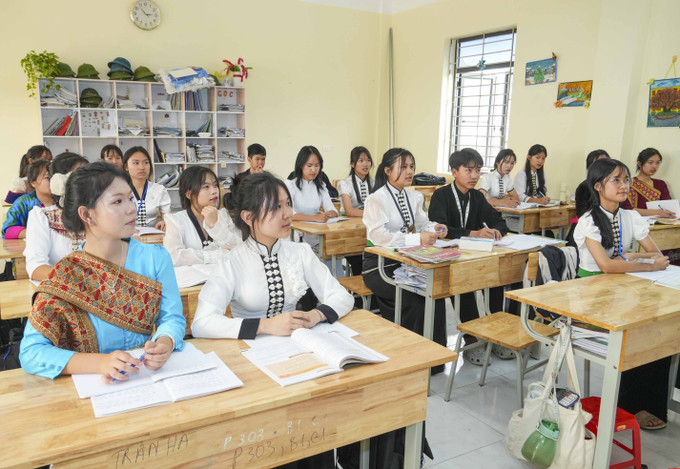 Học sinh các dân tộc thiểu số Trường Phổ thông Dân tộc Nội trú THPT tỉnh Điện Biên tham gia lớp học tiếng Nga.