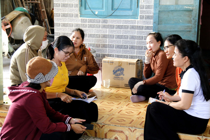 Tổ Phụ nữ tham gia đảm bảo an ninh trật tự tại xã Bắc Bình (Lâm Đồng) tuyên truyền chính sách pháp luật cho người dân. Tổ Phụ nữ tham gia đảm bảo an ninh trật tự tại xã Bắc Bình (Lâm Đồng) tuyên truyền chính sách pháp luật cho người dân.