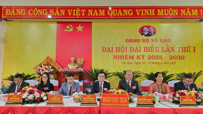 Đoàn Chủ tịch điều hành Đại hội. Ảnh: Hồng Điệp - TTXVN Đoàn Chủ tịch điều hành Đại hội. Ảnh: Hồng Điệp - TTXVN