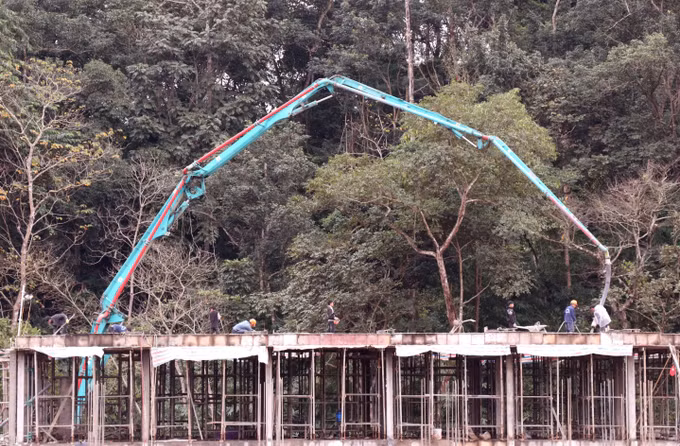 Đẩy nhanh tiến độ xây dựng Trường Phổ thông nội trú liên cấp Tiểu học và THCS Thanh Thủy (xã biên giới Thanh Thủy, Tuyên Quang). Ảnh: Đức Thọ/TTXVN