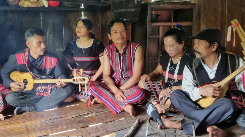 Giữ hồn văn hóa giữa đại ngàn Trường Sơn