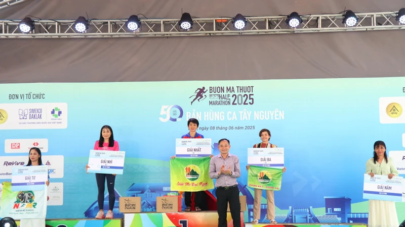 Trích kinh phí từ giải chạy bộ để ủng hộ chương trình xóa nhà tạm, nhà dột nát