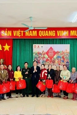 Chăm lo Tết cho đồng bào nơi tuyến đầu Tổ quốc