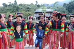 Đồng bào dân tộc Cống trình diễn trích đoạn đón Tết Ngô