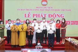 Chủ tịch nước Nguyễn Xuân Phúc và các đại biểu tham dự Lễ phát động. Ảnh: Thống Nhất – TTXVN