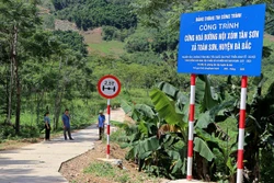 Công trình cứng hóa đường nội xóm Tân Sơn, xã Toàn Sơn, huyện Đà Bắc (Hòa Bình) được triển khai từ Chương trình mục tiêu Quốc gia phát triển kinh tế - xã hội đồng bào thiểu số và miền núi. Ảnh: Thanh Hải - TTXVN