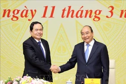 Thủ tướng Chính phủ Nguyễn Xuân Phúc và Chủ tịch Ủy ban Trung ương Mặt trận Tổ quốc Việt Nam Trần Thanh Mẫn dự hội nghị. Ảnh: Thống Nhất – TTXVN