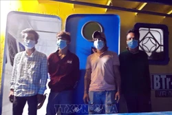 Bốn đối tượng nhập cảnh trái phép bị bắt giữ. Ảnh: TTXVN