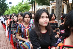 Học sinh Trường trung học phổ thông Dân tộc nội trú N'Trang Lơng, thành phố Buôn Ma Thuột, Đắk Lắk háo hức trong Lễ Khai giảng năm học mới. Ảnh: Tuấn Anh - TTXVN