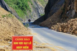 Hòa Bình: Sớm khắc phục sạt lở đất đá, đảm bảo an toàn trên tuyến đường tỉnh 435