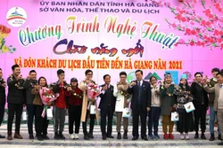 Hà Giang đón những du khách “xông đất” đầu tiên 