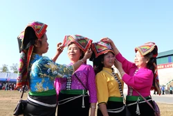 Đồng bào các dân tộc tỉnh Lai Châu phấn khởi đón chào năm mới