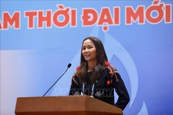 Hoa hậu H'Hen Niê phát biểu tại phiên thảo luận “Xây dựng phụ nữ Việt Nam thời đại mới”. Ảnh: Lâm Khánh - TTXVN