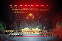 Chương trình nghệ thuật đặc biệt với chủ đề "Xòe Thái - Tinh hoa miền di sản". Ảnh: Tuấn Anh - TTXVN