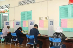 Cử tri vùng biên giới Long An nghiêm túc đi bầu cử