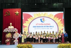 Hội đồng đội tỉnh Sơn La tuyên dương 100 đại biểu thiếu nhi đạt danh hiệu Cháu ngoan Bác Hồ cấp tỉnh. Ảnh: Hữu Quyết - TTXVN