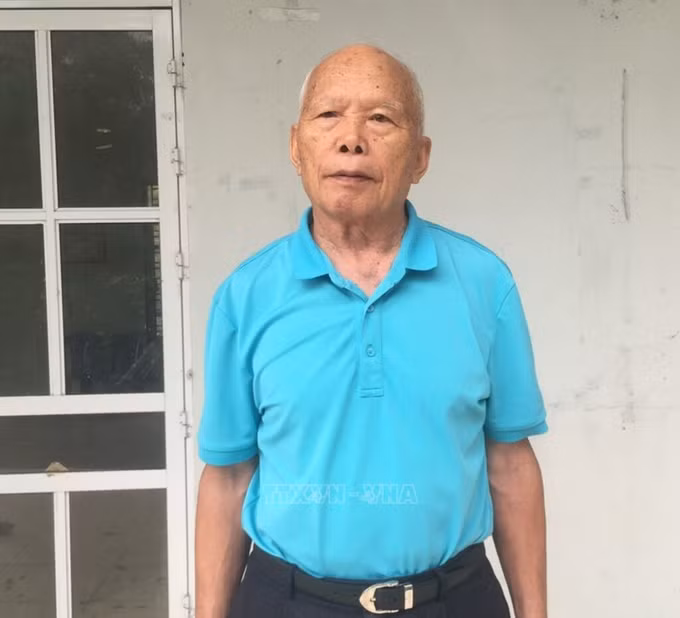 100636-ong-trieu-duc-thanh-nguyen-pho-bi-thu-tinh-uy-nguyen-chu-tich-ubnd-tinh-ha-giang-bay-to-long-tiec-thuong-vo-han-voi-tong-bi-thu-nguyen-phu-trong-anh-ttxvn-phat.jpg