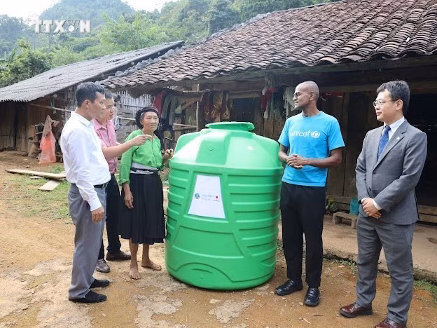 vna_potal_unicef_ho_tro_bon_nhua_chua_nuoc_cho_tinh_cao_bang_7601341.jpeg