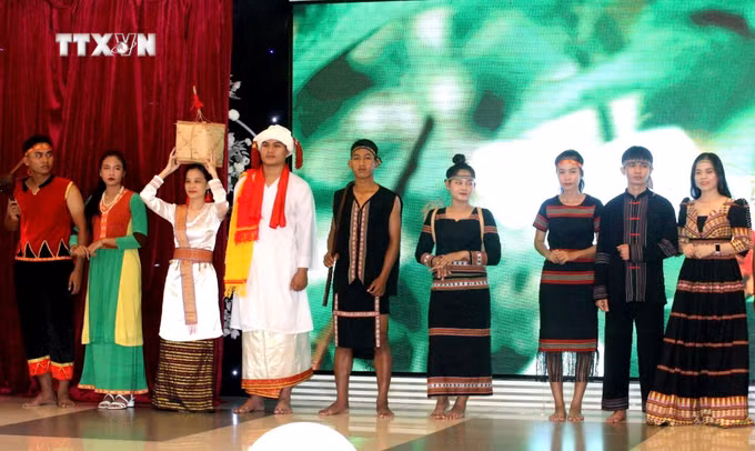 vna_potal_toa_dam_khoa_hoc_thuc_trang_va_giai_phap_bao_ton_trang_phuc_truyen_thong_cac_dan_toc_thieu_so_tinh_binh_thuan_7755502.jpg