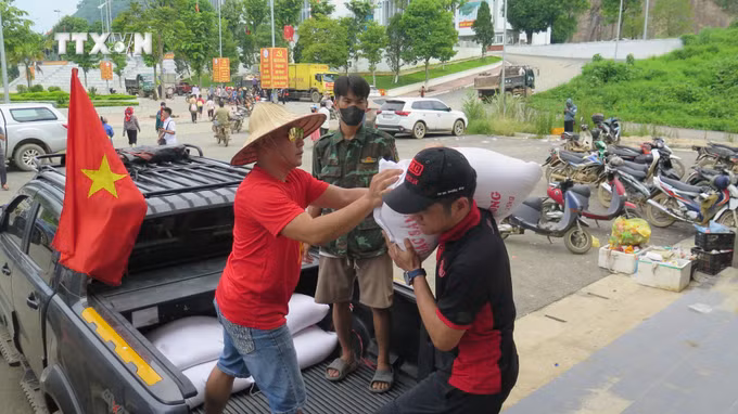 vna_potal_lao_cai_tap_trung_tim_kiem_cuu_nan_va_on_dinh_doi_song_nguoi_dan_lang_nu_sau_lu_______________________________7596789.jpg