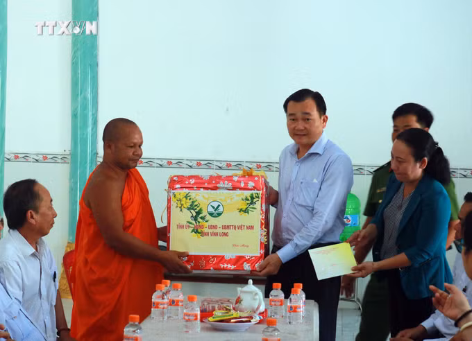 vna_potal_vinh_long_hop_mat_chuc_mung_tet_chol_chnam_thmay_7319990.jpg