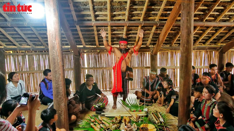 Đậm sắc văn hóa Xtiêng trong nghi lễ cầu phúc, cầu an đầu xuân